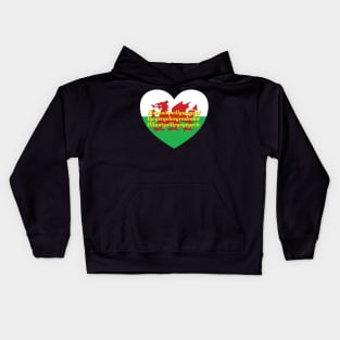 Llanfairpwllgwyngyllgogerychwyrndrobwllllantysiliogogogoch Wales UK Wales Flag Heart Kids Hoodie